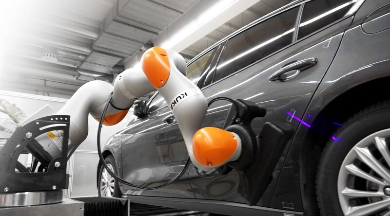 Automation in Automotive Engineering: Sensitive Robot Increases Efficiency in Final Assembly